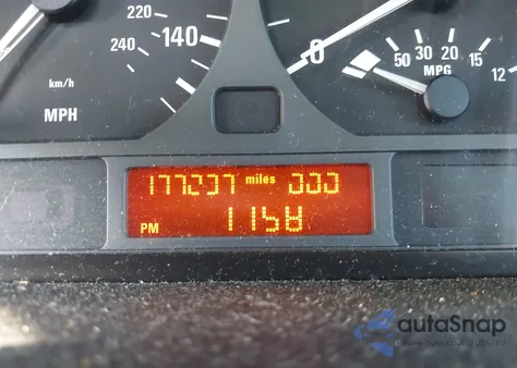 2005 BMW 325 I z USA, uszkodzony, nr VIN WBAEV33495KX11969